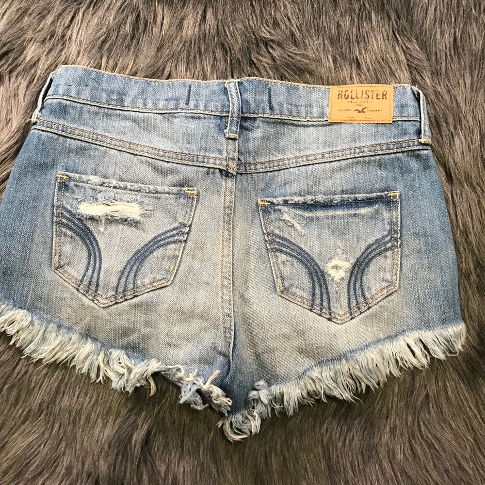 Hollister ripped jean shorts - Picture 3 of 5